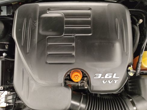 Used 2018 Dodge Challenger SXT RWD image 30
