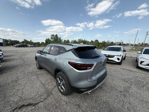 Used 2023 Chevrolet Blazer LT w/ Convenience Package FWD image 3