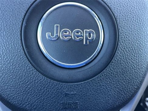Used 2017 Jeep Cherokee Latitude w/ Safety/Convenience Group image 31