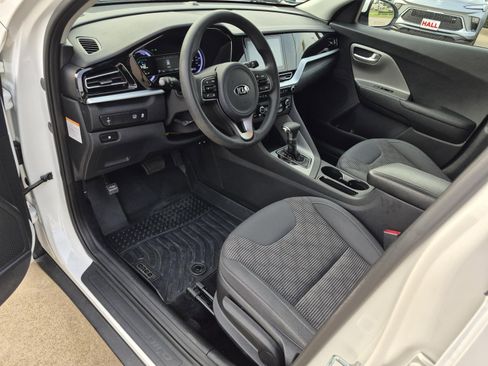 Used 2021 Kia Niro LX image 11
