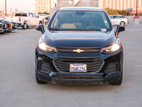 Used 2022 Chevrolet Trax LS w/ Tint and Cruise Package FWD image 2
