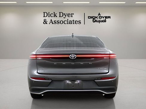 Used 2023 Toyota Crown Limited image 3