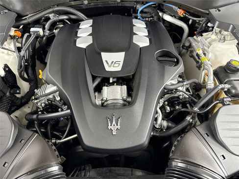 Used 2022 Maserati Levante GT image 45