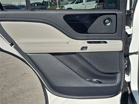 New 2026 Lincoln Aviator Reserve w/ Illumination Package AWD/4WD image 12
