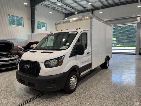 Used 2023 Ford Transit 350 DRW RWD image 2
