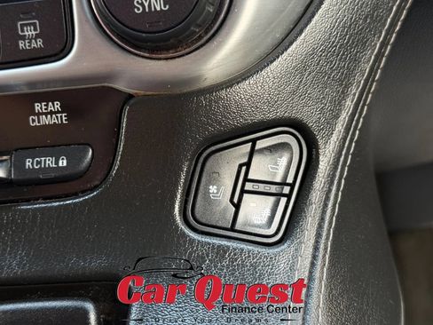 Used 2017 GMC Yukon SLT AWD/4WD image 37