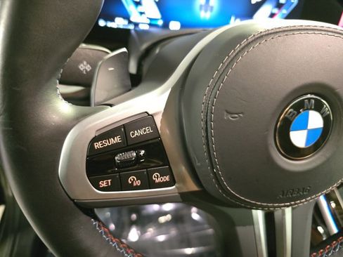 Used 2025 BMW X7 M60i AWD/4WD image 19