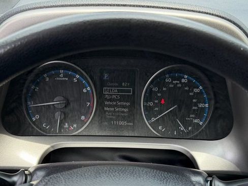 Used 2018 Toyota RAV4 LE FWD image 5