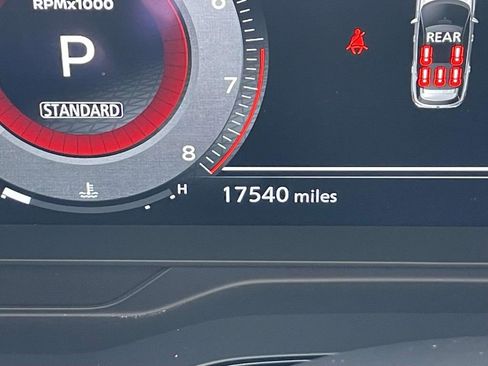 Used 2024 Nissan Pathfinder Platinum image 29