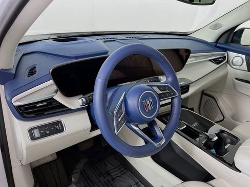 Certified 2025 Buick Enclave Avenir image 8