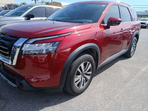 Used 2023 Nissan Pathfinder SL FWD image 1