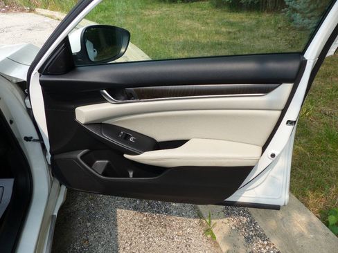 Used 2020 Honda Accord EX image 45