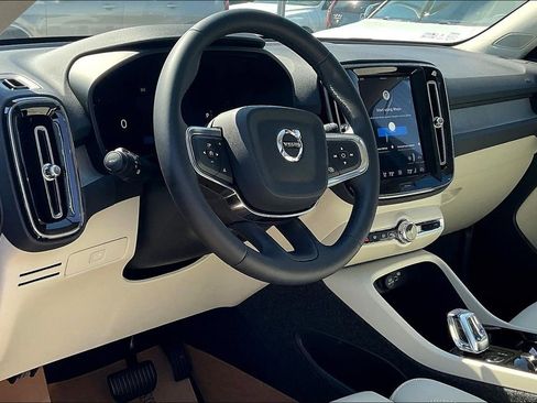 New 2026 Volvo XC40 B4 Plus w/ Climate Package image 19