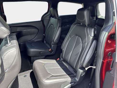 New 2025 Chrysler Pacifica Select FWD image 10
