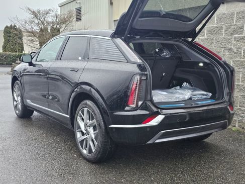 New 2026 Cadillac Optiq Luxury 1 image 8