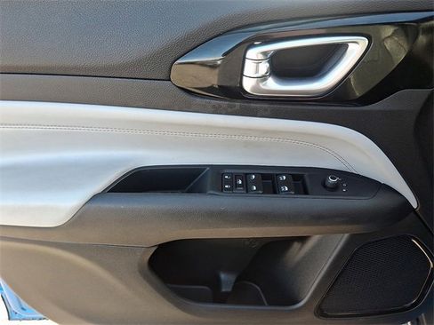 Used 2023 Jeep Compass Limited image 12