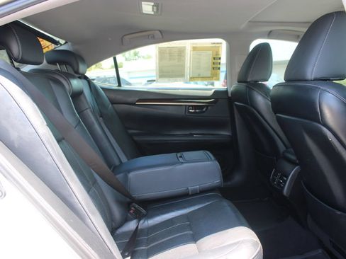 Used 2018 Lexus ES 350 w/ Luxury Package w/Wood Trim FWD image 30