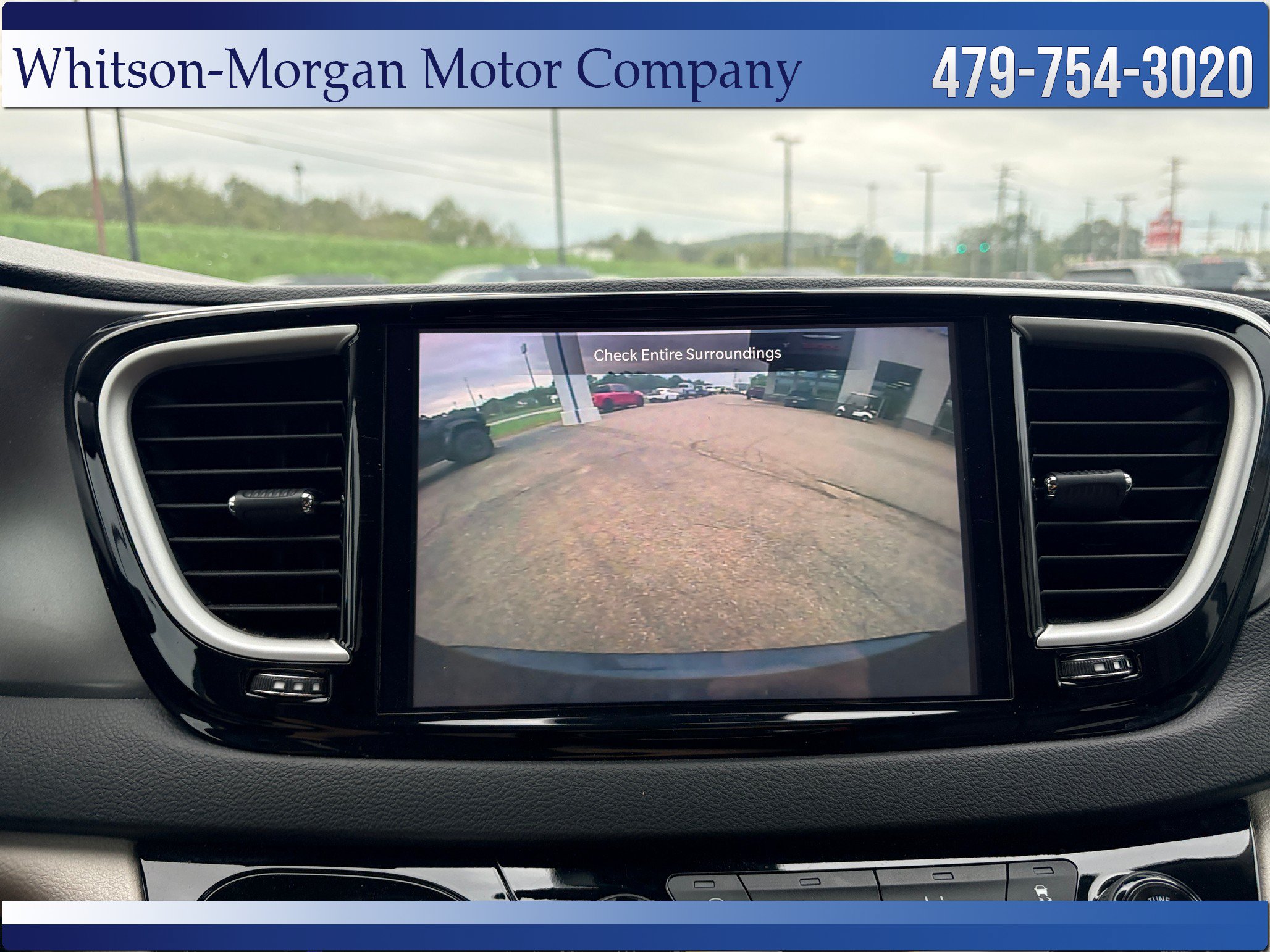 Used 2024 Chrysler Pacifica Touring-L FWD image 29
