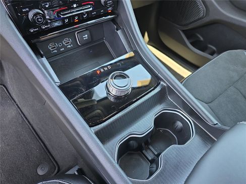 New 2025 Jeep Grand Cherokee Altitude AWD/4WD image 30