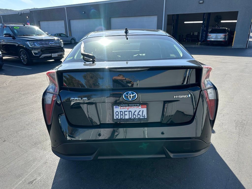 Used 2017 Toyota Prius Three Touring FWD image 3