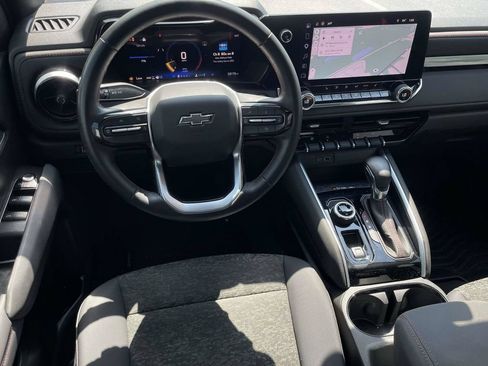 Used 2025 Chevrolet Colorado Z71 AWD/4WD image 11