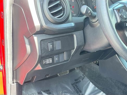 Used 2022 Toyota Tacoma SR image 10