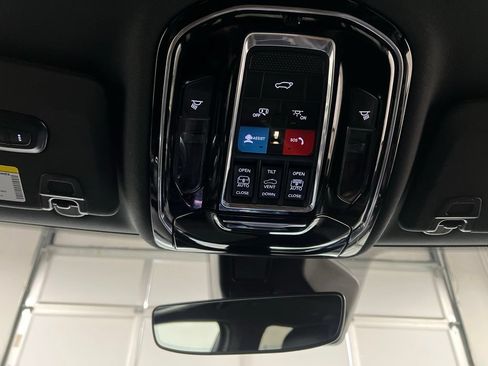 Used 2023 Jeep Grand Cherokee Overland AWD/4WD image 49
