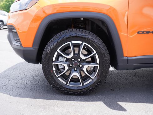 Used 2026 Jeep Compass Trailhawk AWD/4WD image 14