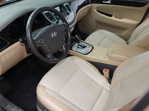 Used 2011 Hyundai Genesis 3.8 RWD image 4
