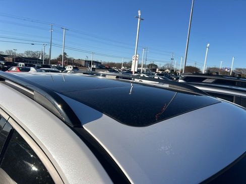 Used 2024 Honda Pilot Touring image 3