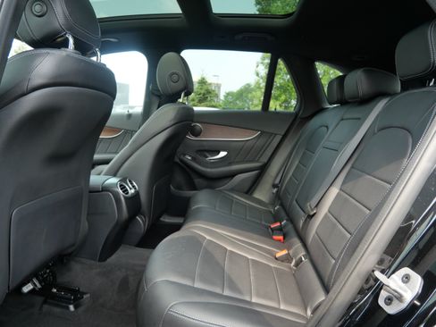 Used 2022 Mercedes-Benz GLC 300 4MATIC image 16