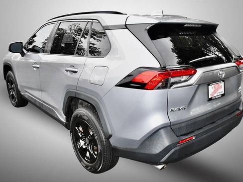Used 2021 Toyota RAV4 XLE w/ Convenience Package AWD/4WD image 5