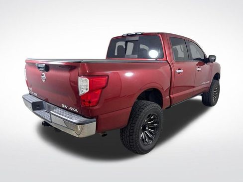 Used 2018 Nissan Titan SV AWD/4WD image 3