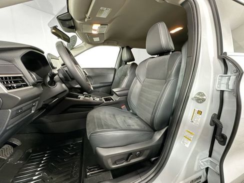 Used 2024 Mitsubishi Outlander SE image 18