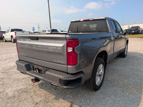 Used 2020 Chevrolet Silverado 1500 Custom w/ Custom Value Package image 3