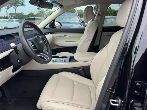 Certified 2026 Genesis GV70 2.5T Advanced AWD/4WD image 11