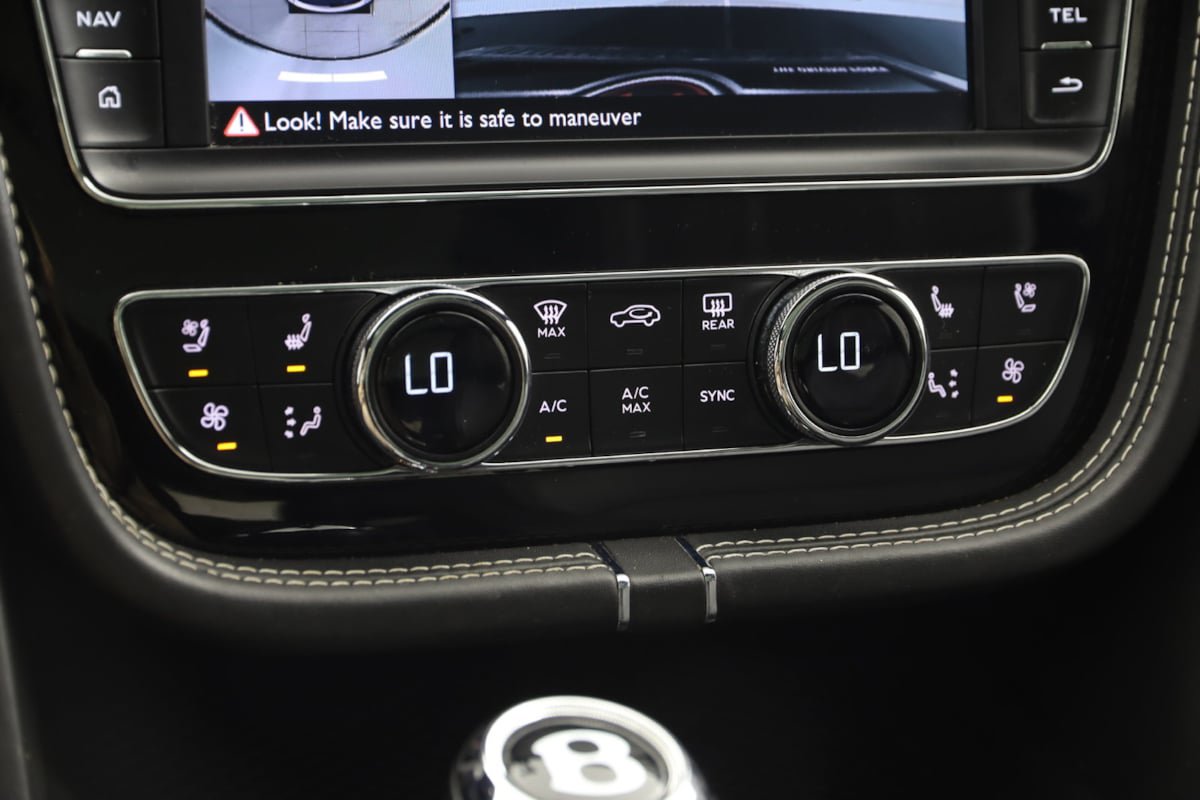 Used 2018 Bentley Bentayga AWD/4WD image 44
