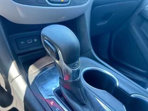 Used 2022 Chevrolet Equinox LS w/ LS Convenience Package image 24