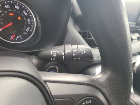 Used 2022 Toyota RAV4 XLE image 23