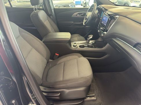 Used 2023 Chevrolet Traverse LT image 16