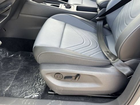 New 2026 Volkswagen Tiguan SE R-Line FWD image 16