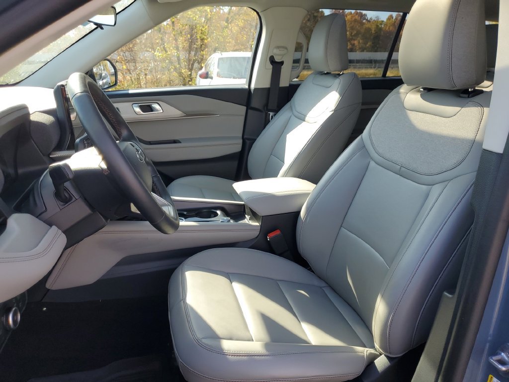 Certified 2025 Ford Explorer Active w/ Active Comfort Package AWD/4WD image 12