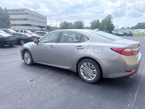 Used 2015 Lexus ES 350 w/ Luxury Package FWD image 4