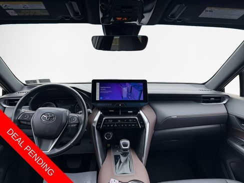 Used 2023 Toyota Venza XLE image 22