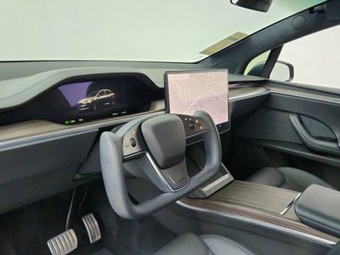 Used 2022 Tesla Model X image 17