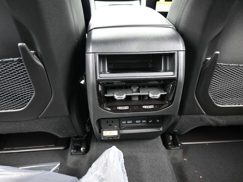 New 2026 Jeep Grand Cherokee Limited w/ Limited Altitude Package RWD image 31