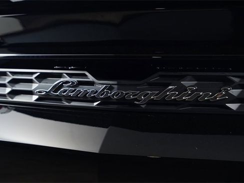 Used 2025 Lamborghini Urus SE image 18