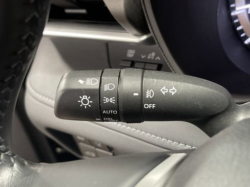 Used 2023 Toyota Highlander LE image 20