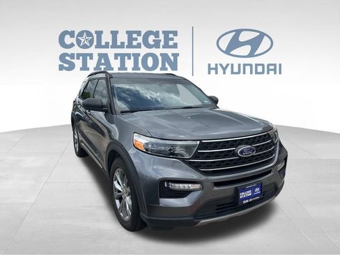 Used 2022 Ford Explorer XLT w/ Equipment Group 202A RWD image 3