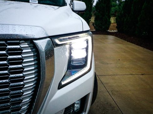 Used 2021 GMC Yukon XL Denali image 5